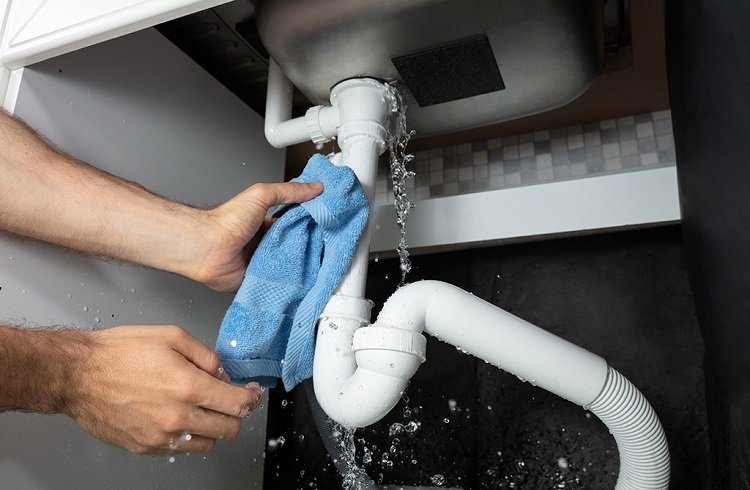 3 Warning Signs It’s Time to Call in an Emergency Plumber