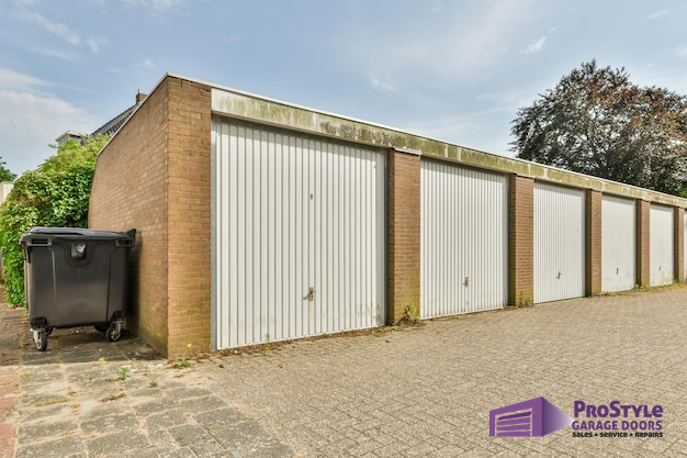 Easy Tips for Maintaining Your Garage Door